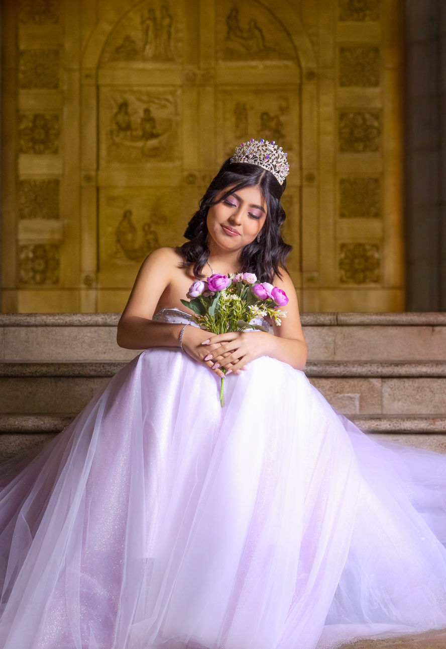Quinceañera durante su sesión fotográfica